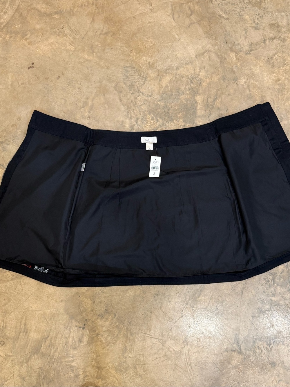 LOFT Outlet Black Mini Skirt - Picture 2 of 7